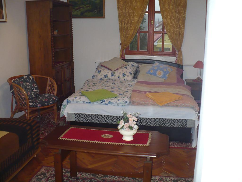 Apartamento Kitty Apartman Miskolc Habitación foto