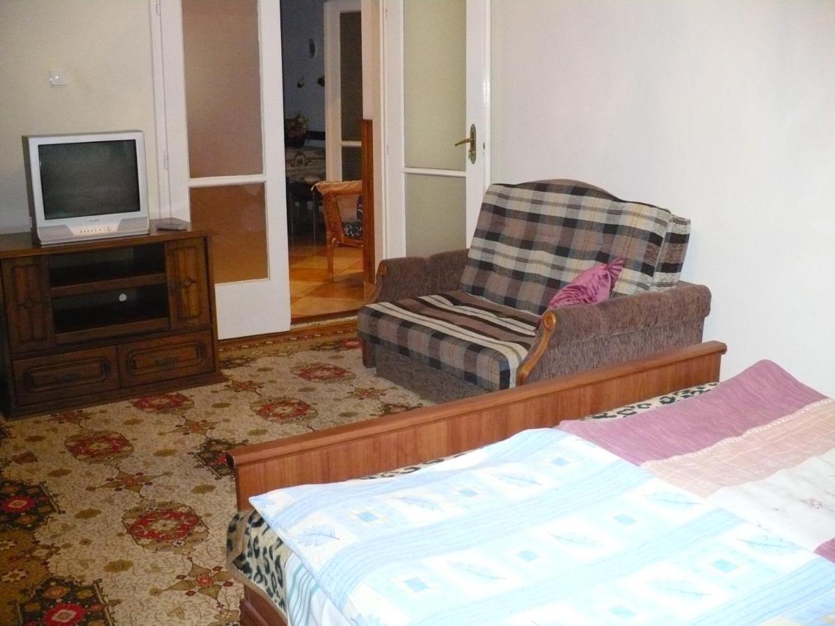 Apartamento Kitty Apartman Miskolc Exterior foto
